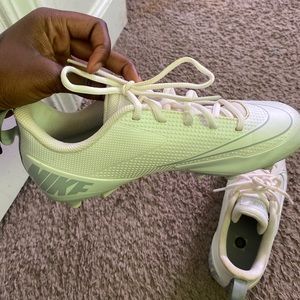 Nike Soccer Cleats 6 Youth